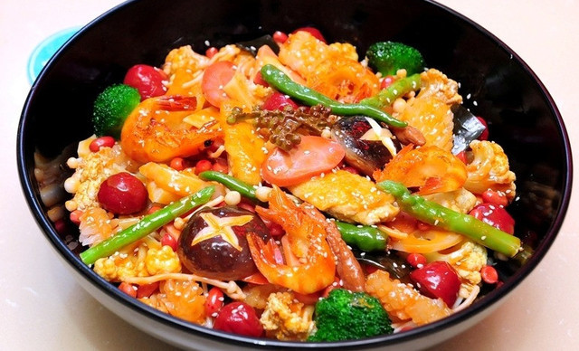 在家自己也能做出美味麻辣香锅,在家怎么自制美味的麻辣香锅