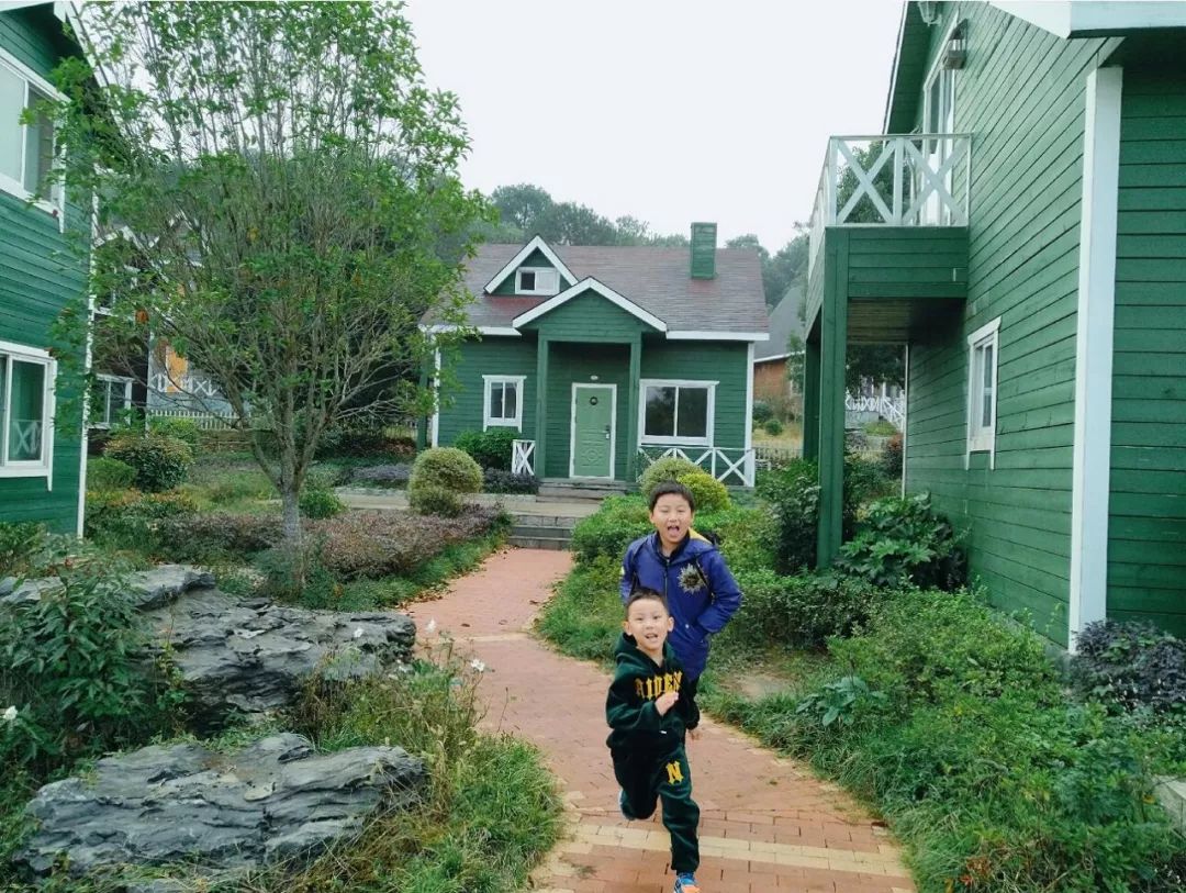 姝︽眽鑻变鸡灏忓眿,姝︽眽鏈夊効绔ヨ鏂界殑鎴胯溅钀ュ湴