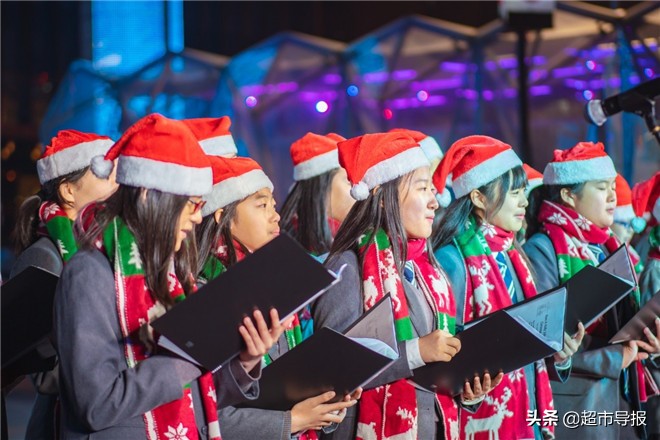 奇迹许愿圣诞树惊艳点亮，上海环球港开启奇幻童话之旅