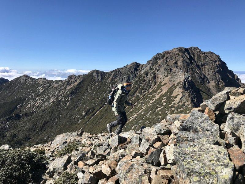 瑞典北极狐fjallraven羽绒服m码,fjallraven北极狐双肩包75折