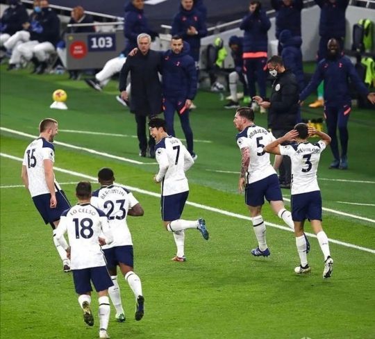 孙兴慜10个震惊球迷的进球,孙兴慜庆祝进球拜仁