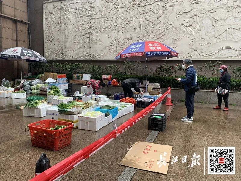 为啥他们不团购也能买到菜？这23个小区内有隔空“小菜场”