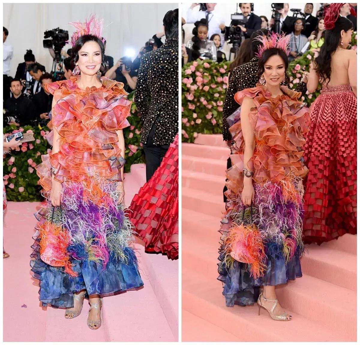 邓文迪最新变装,邓文迪为什么长得像外国人