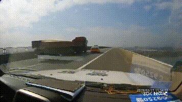 金湾教练车行驶怪异，龟速、弧线掉头，被交警盯上！