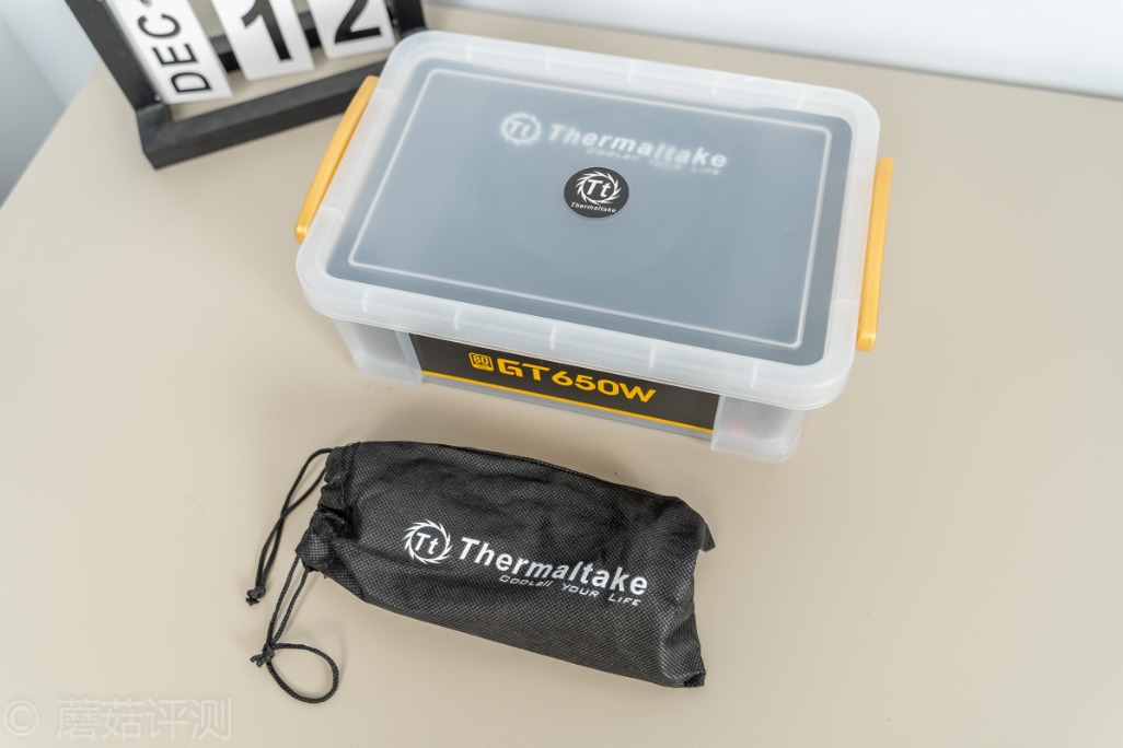 ttgt550金牌全模组电源,tt半模组电源550w