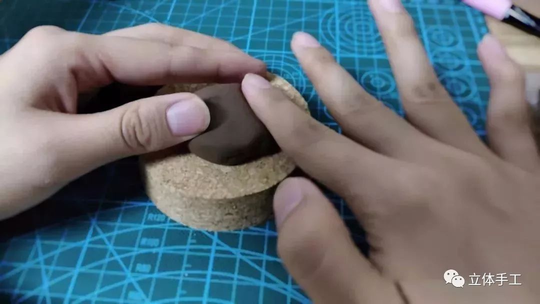 幼儿园春天粘土手工创意墙壁图片,垃圾分类超轻粘土创意手工