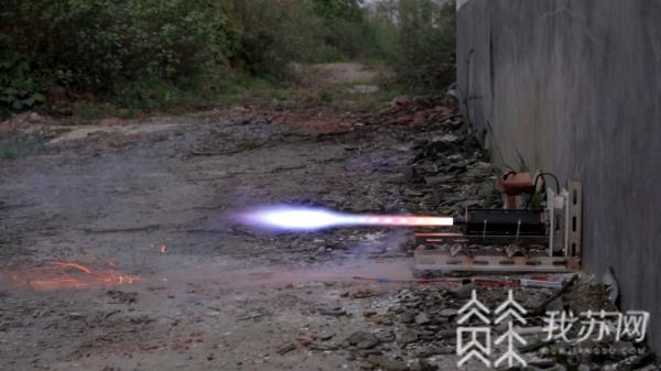 00后学生发射自研火箭,大学生自造火箭发射回收