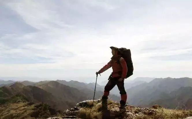 他一人一车环游五大洲，遭连环抢劫，却看见最美的风景