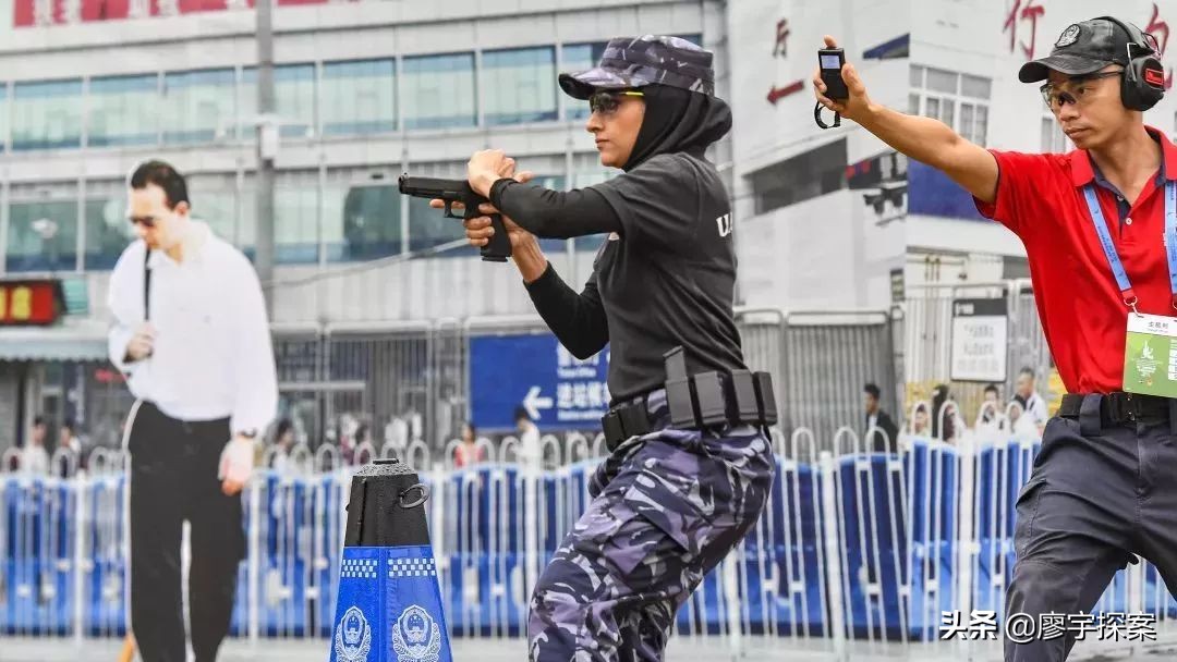 成都世警会各国代表队入场,成都世警会开幕式港警