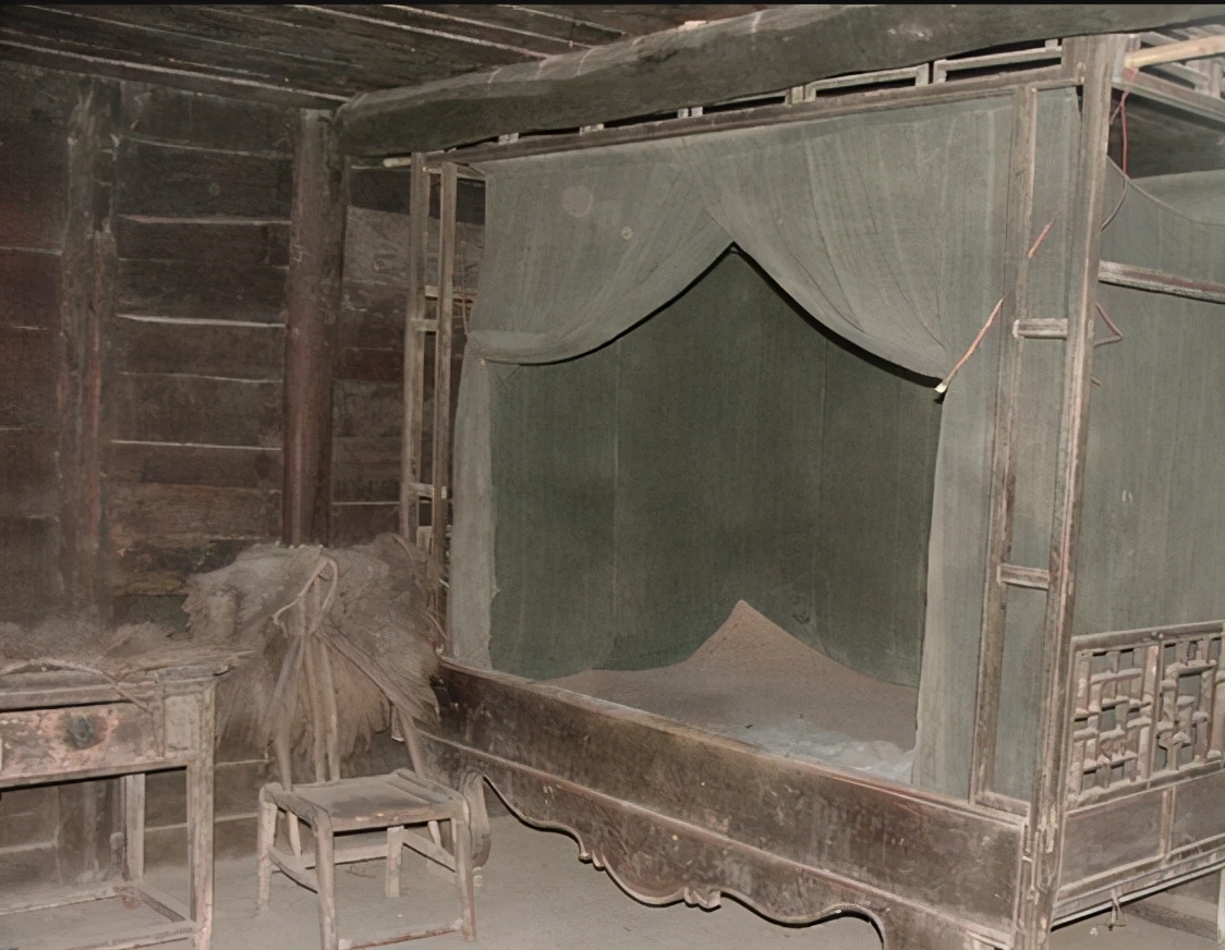 *德朱**为何能位列十大元帅之首？毛主席为何称他为“人民的光荣”？