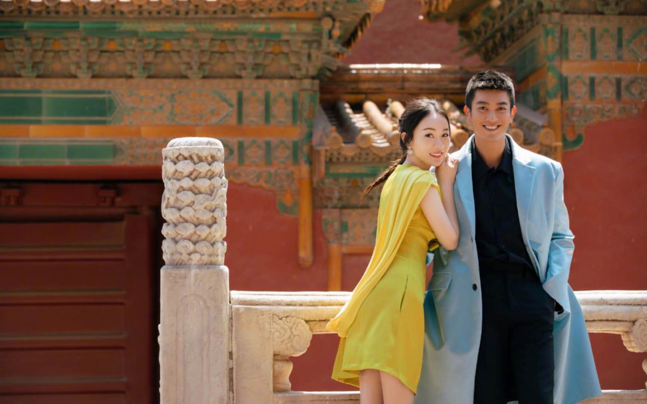 霍思燕深夜聚餐,霍思燕私下抽烟