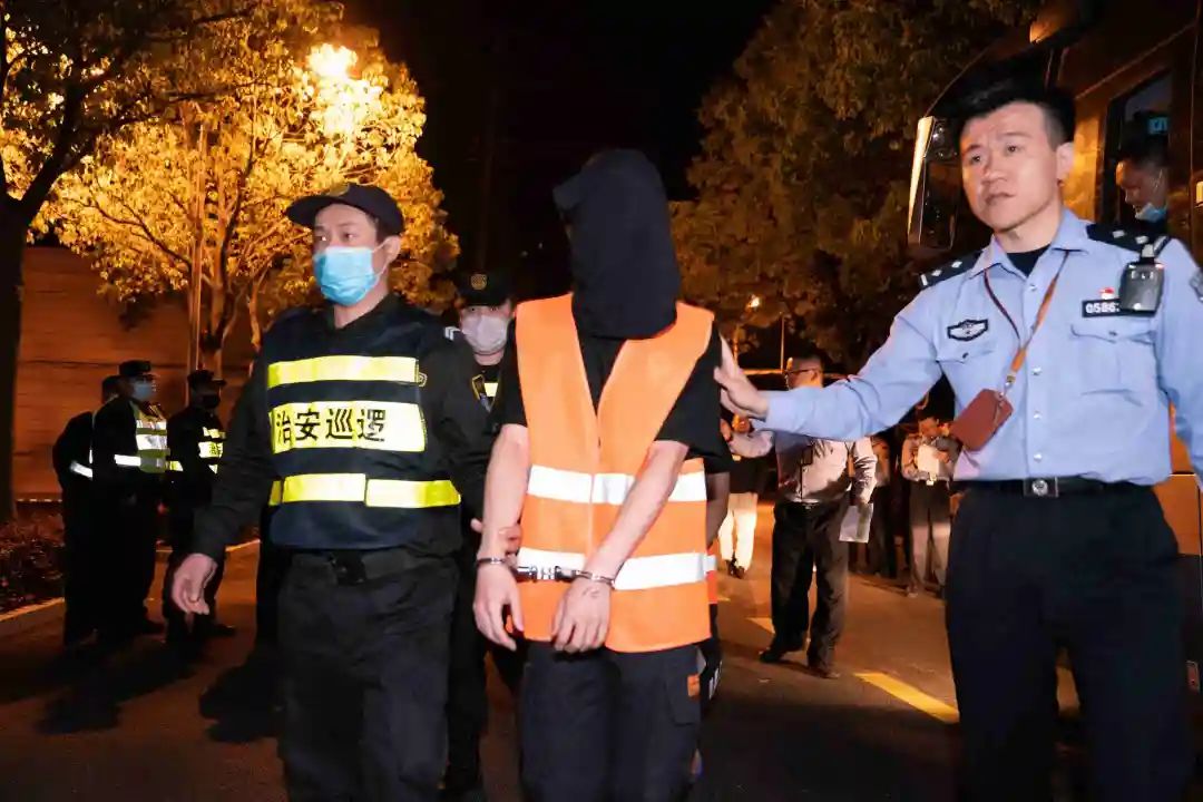 最近抓的外汇诈骗案件,最新上海警方捣毁外汇交易平台