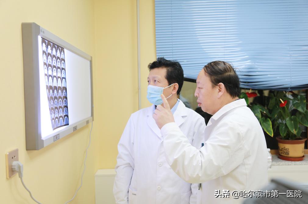 哈工大附属哈市第一医院为罕见上颌骨内囊肿患者成功手术15日北京同仁医院李云川教授出诊哈工大附属市一院