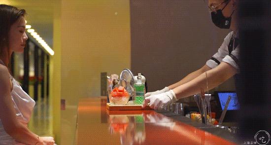 次元壁破了！轩尼诗酒吧X国民六神，竟出了个“花露水鸡尾酒”