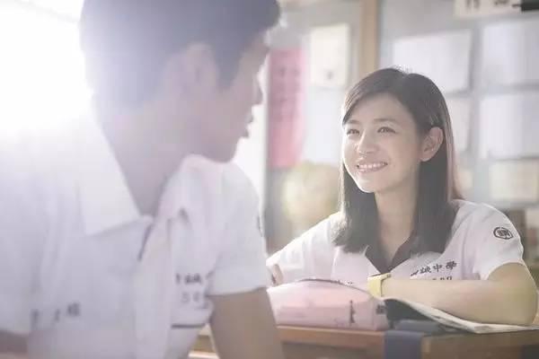 高中生到底应不应该谈恋爱辩论,高中生应该谈恋爱吗即兴评述