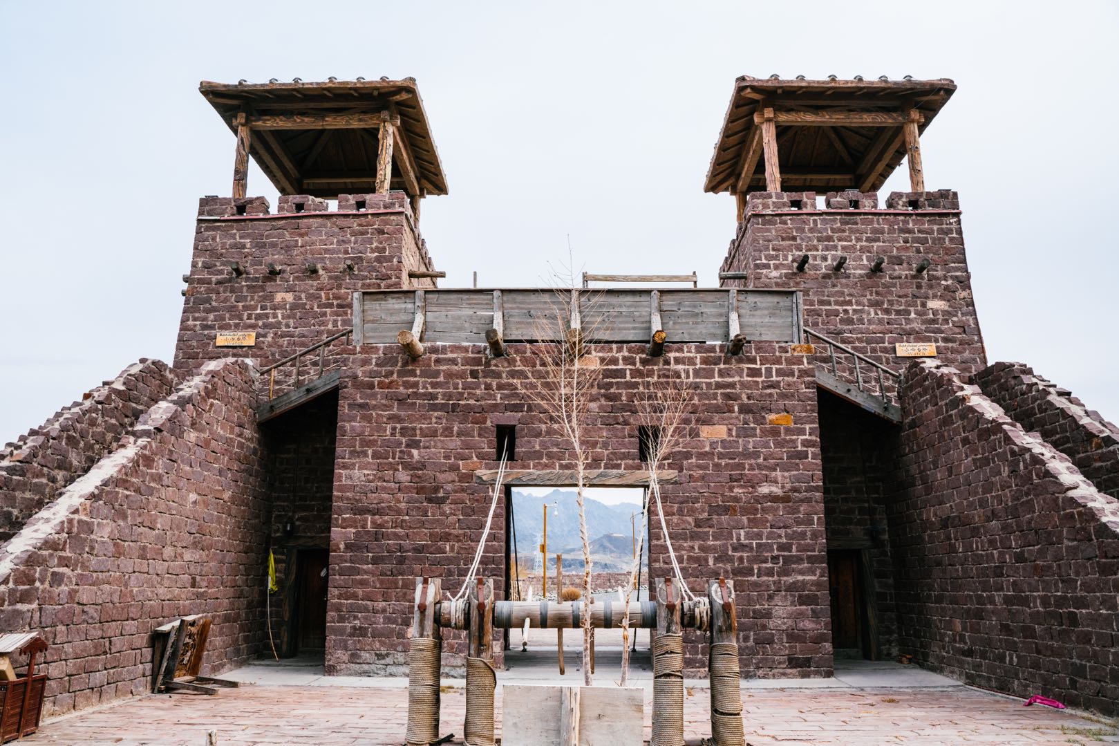 王洛宾写的达坂城姑娘美如画,王洛宾进新疆