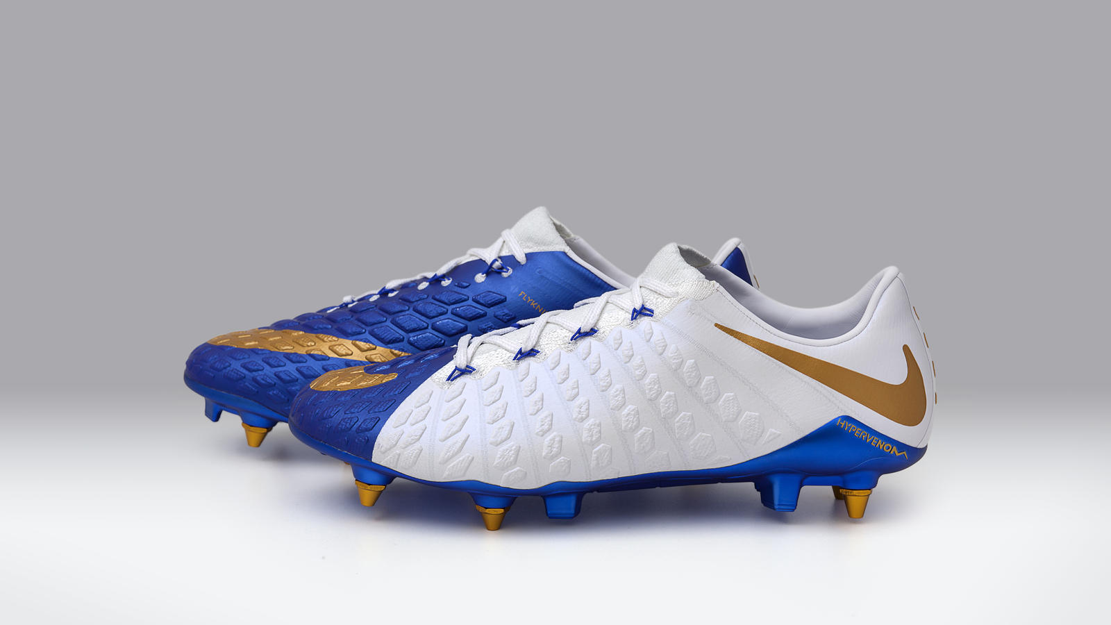 梅西和c罗为什么没有签名鞋,c罗刺客黑球鞋