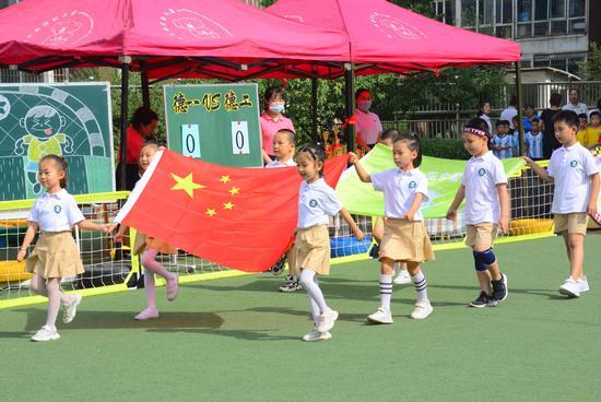 沃德兰·东大幼儿园易城园“沃沃足球赛”圆满落幕小球员诠释“体育精神”