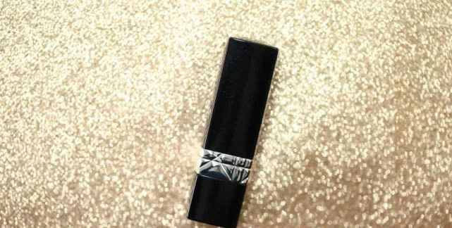 买支口红几百块还说色号不对,买口红被专柜推荐色号忽悠了