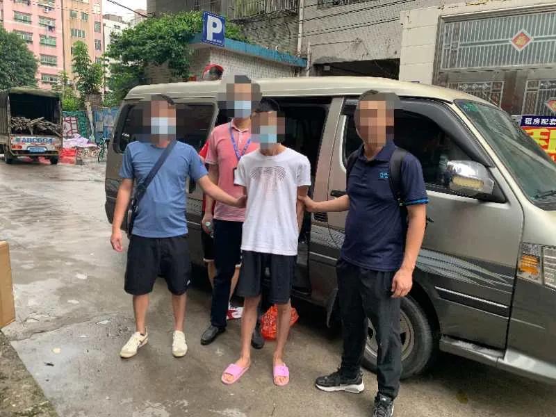 包装是正品但是里边是假货,包装盒有防伪码东西是假货