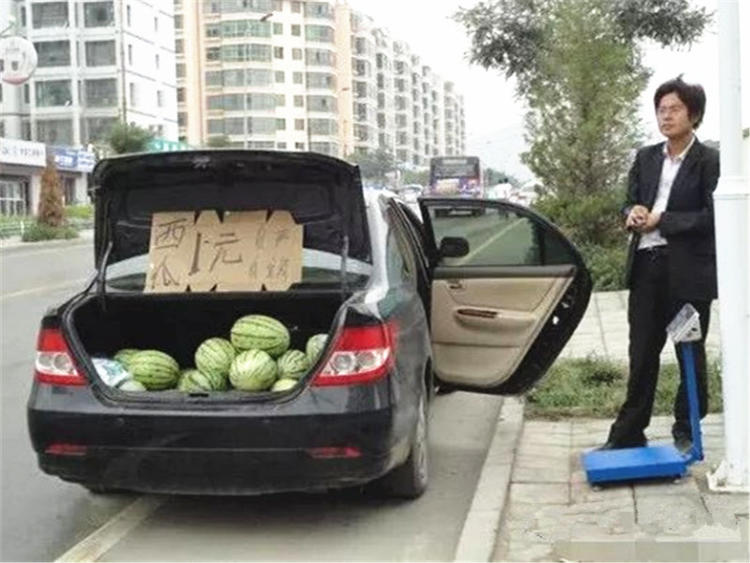 小轿车拉货摆摊合法吗,私家车拉货做生意的罚款多少