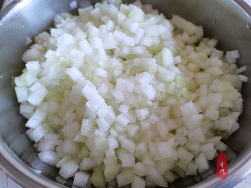 烫面冬瓜包子怎么做好吃又简单,冬瓜馅料的包子