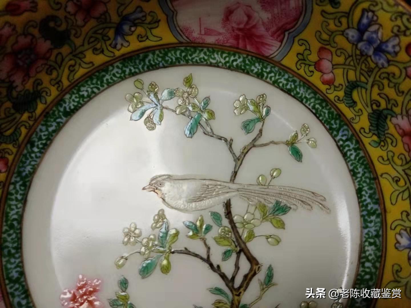 雍正蟠桃纹和乾隆的区别,雍正粉彩花朵描金特点