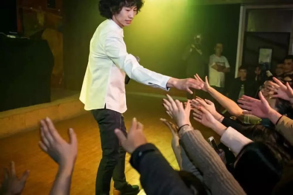 草根在天堂网红在地狱：流浪大师暴富，朱之文遭勒索，庞麦郎遗忘