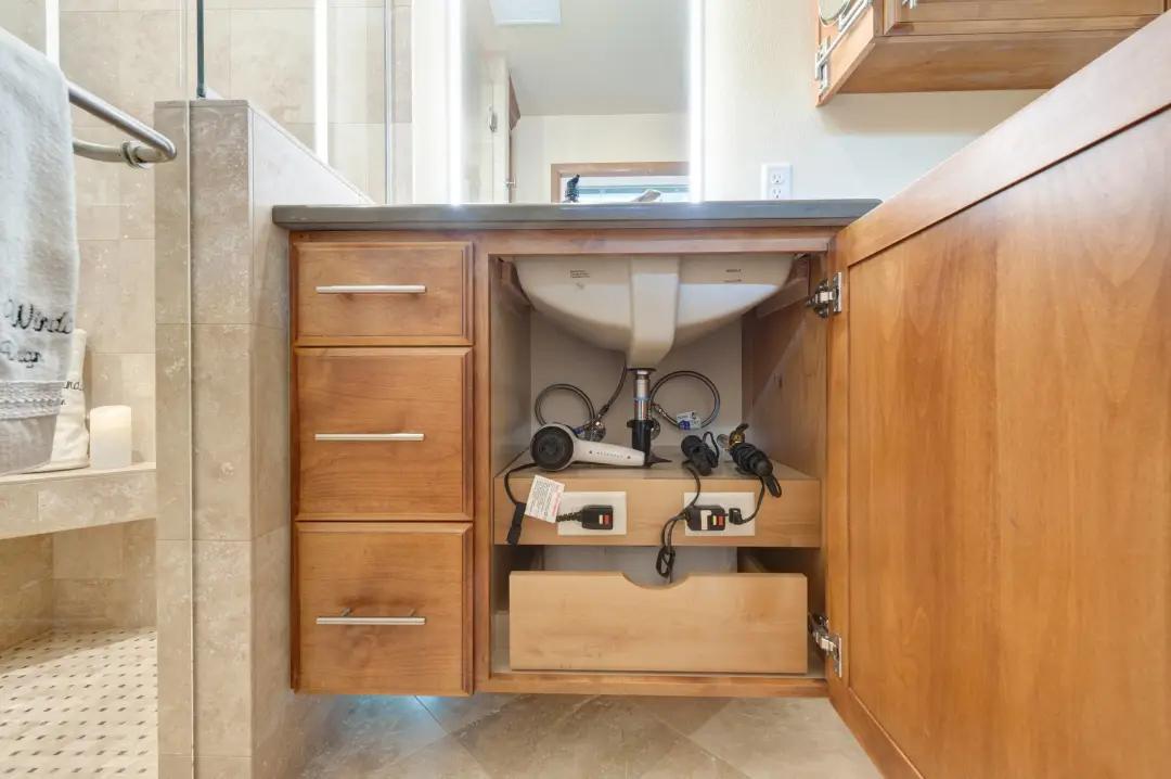 扔掉浴室柜,浴室柜非常难看想扔了