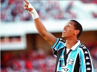 小罗世界足球先生,小罗第二次加冕足球先生