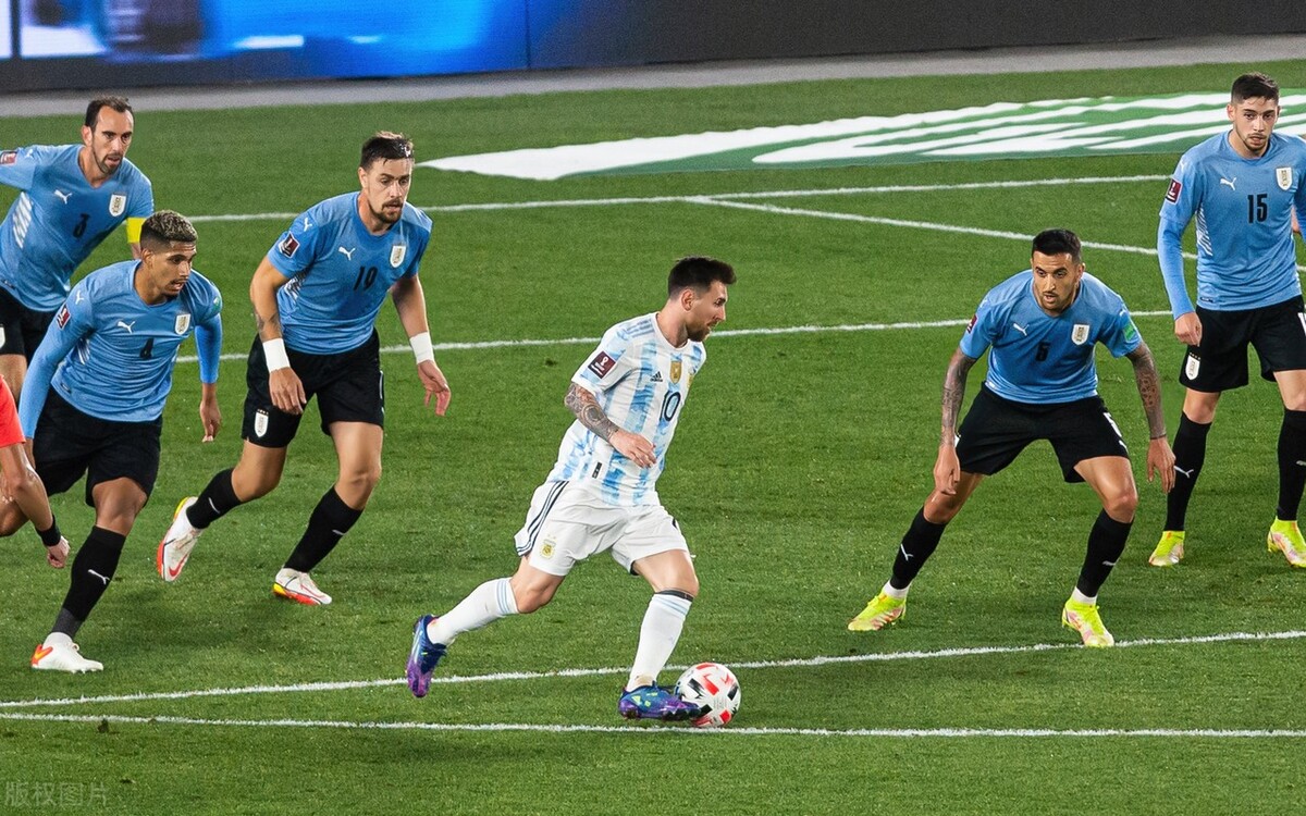 当今足坛十大顶级巨星,现役足坛前三大中场