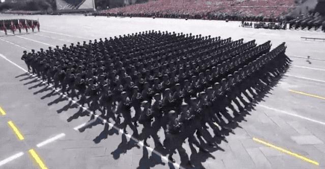 双胞胎兄弟军营视频,双胞胎兄弟参军阅兵