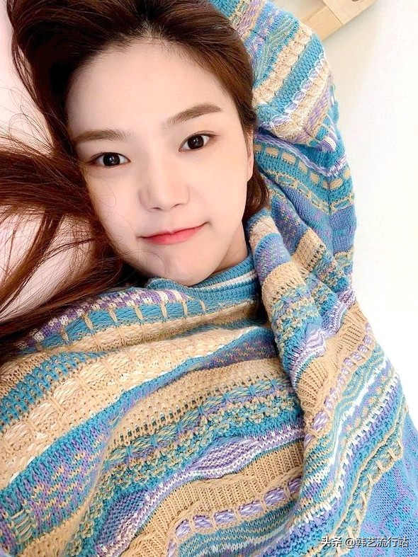 先睹为快：2021春季韩版针织衫新款在明星和模特中流行出现