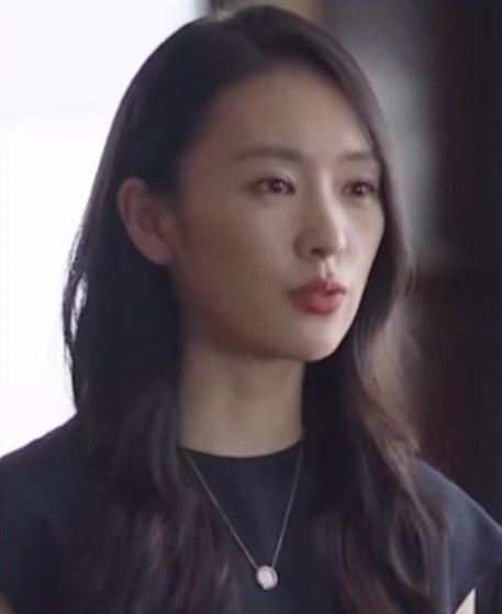 顾佳戴的项链是玫瑰金还是黄金,三十而已顾佳戴的那款项链叫什么