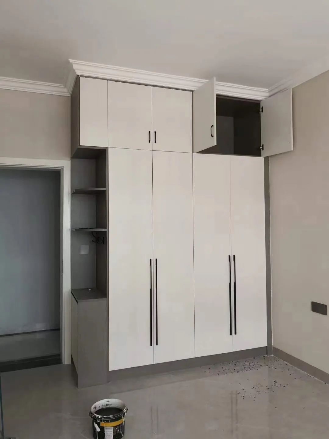 120平方三室两厅轻奢黑白灰,143平胡桃木轻奢高级装修