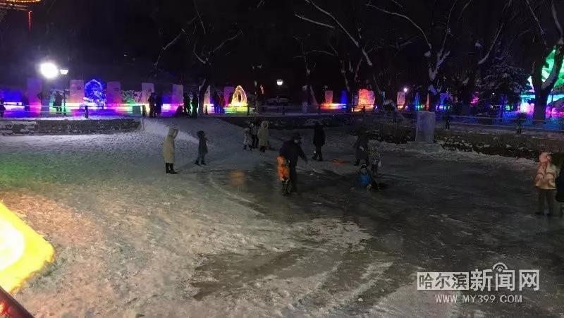 哈尔滨兆麟公园冰灯免费开放时间,哈尔滨第一届冰灯游园图片