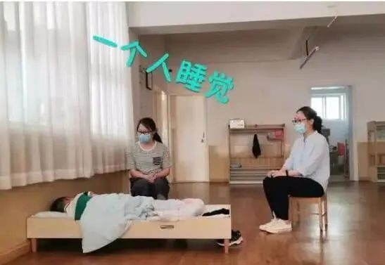 幼儿园复学全班唯一孩子,幼儿园复学只来一人小视频