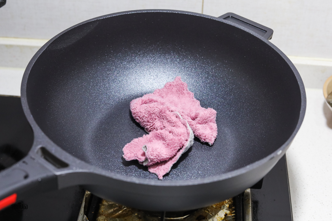 不粘锅平时需要怎么注意,用过的不粘锅怎样用才能够不粘