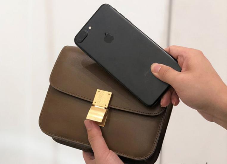 今年流行夏季时尚百搭小众小方包,最近流行大牌女套装