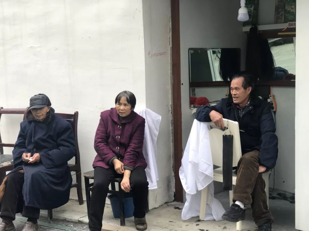 成华头条|剃头匠吴师傅的“烦恼”不见了