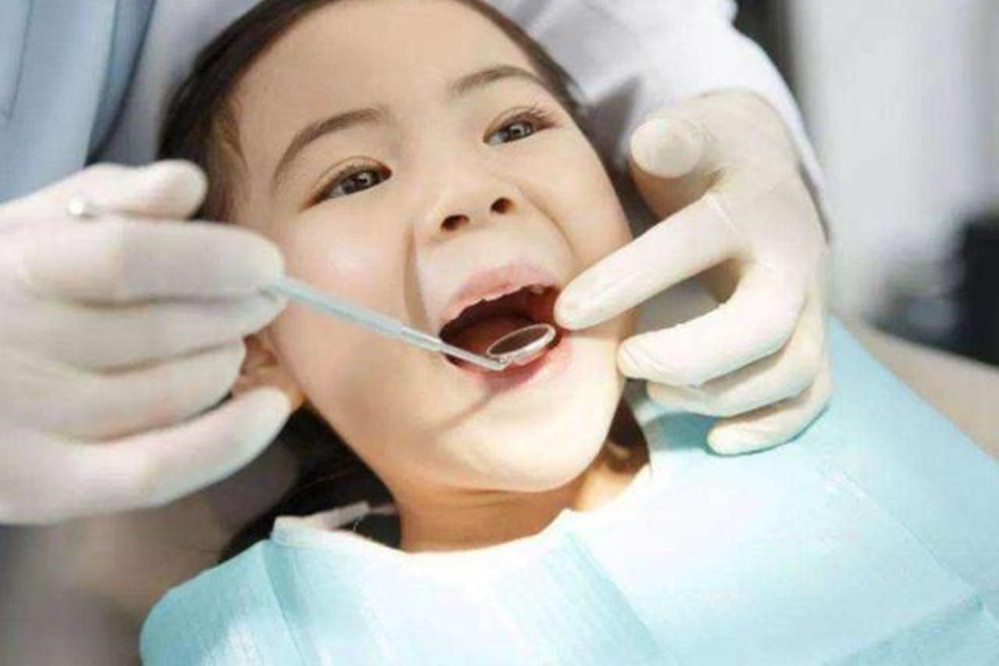 宝宝牙齿发黑被腐蚀,宝妈一个头两个大,看看以下办法能不能帮你