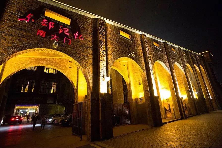 “当当......”快上车，成都的夜生活开始了