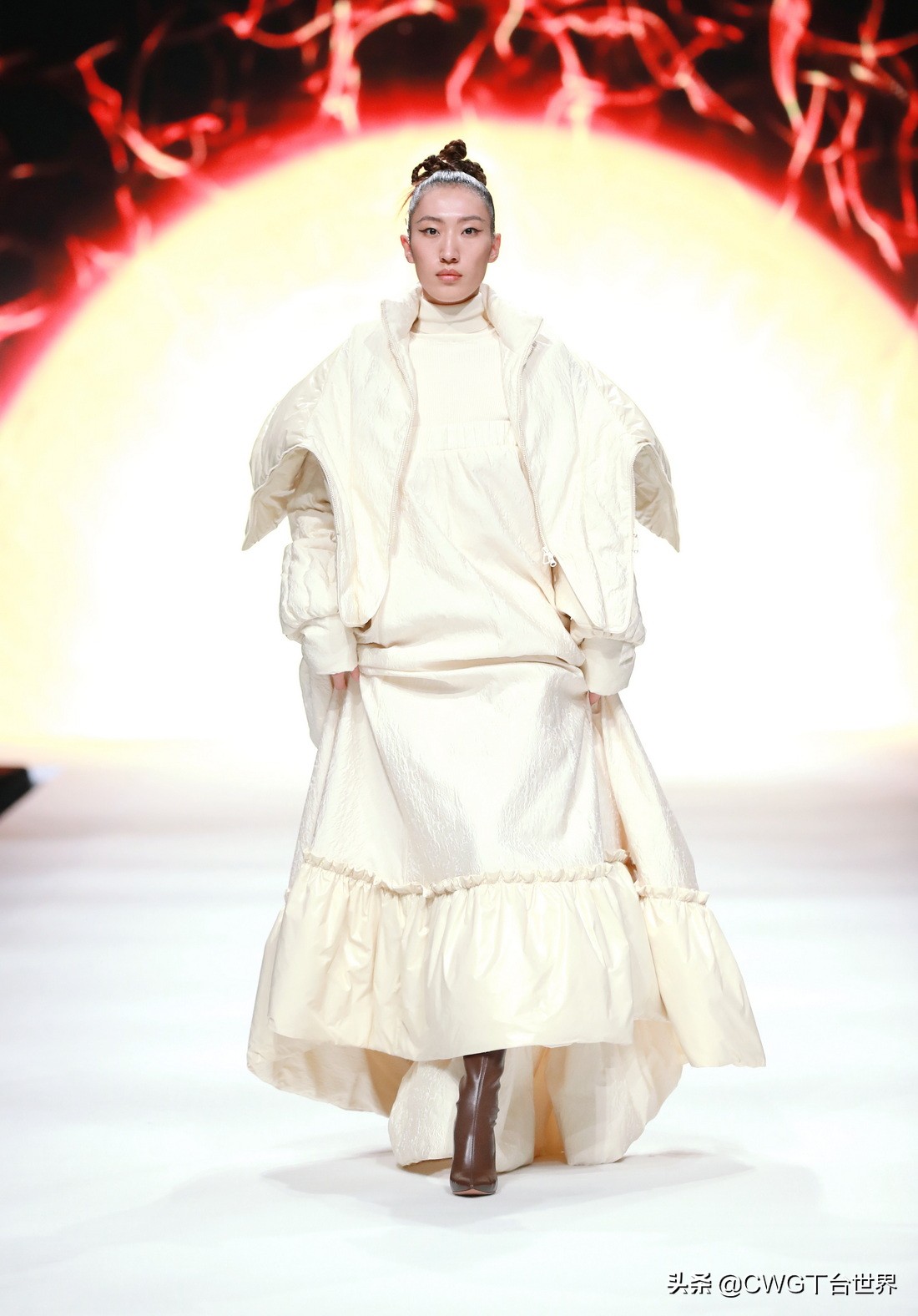 亦帛时尚羽绒服是品牌吗,亦帛时尚2021冬羽绒服发布会