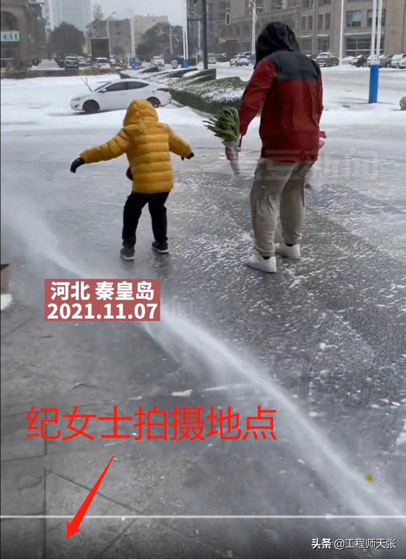 河北一父子出门被风雪吹着走,河北父子出门被风吹着走