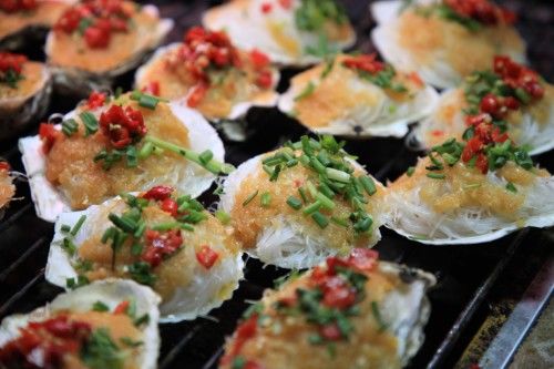 这座城以夜市美食闻名,传承千年彻夜灯火,通明人山人海