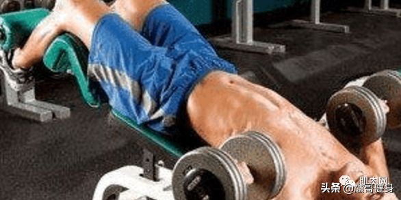 胸肌下沿不够宽,几个动作让胸变小