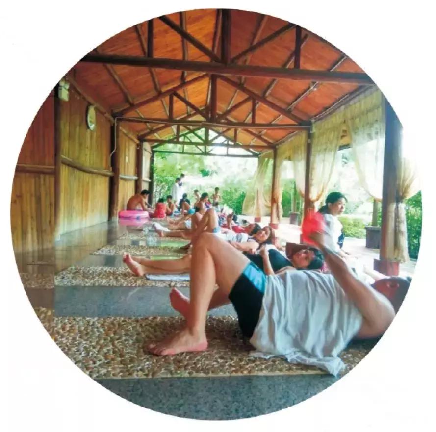 冬日温泉山清水秀,冬日温泉休闲惬意