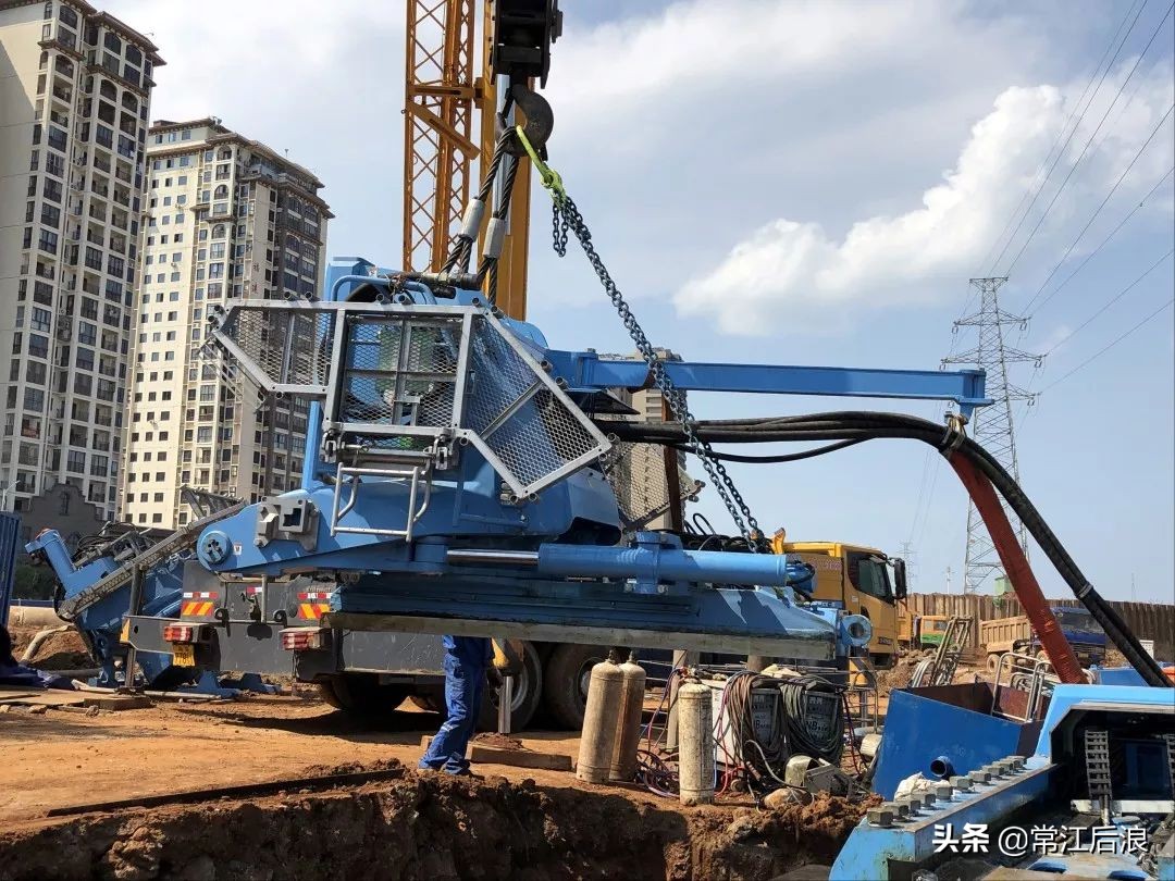 钢管静压桩机,技研静压植桩机植入工法