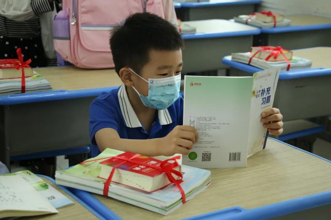 华山路小学新生一年级入学仪式,云兴小学城东分校招生标准