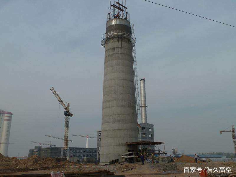烟囱建设视频100米,100米烟囱美化施工现场